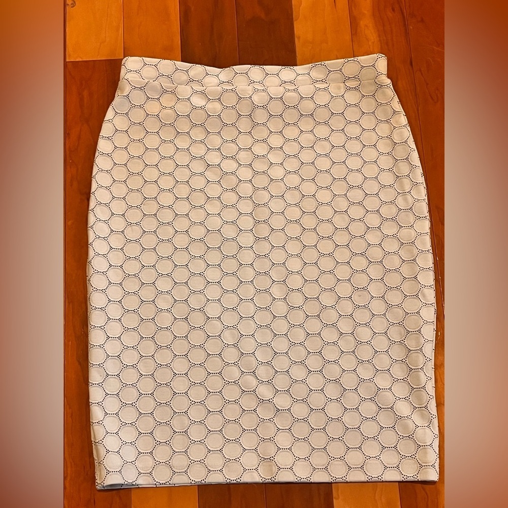 Leota Pencil Skirt Cream Black Geometric Pattern Size Medium Chic Spring Summe